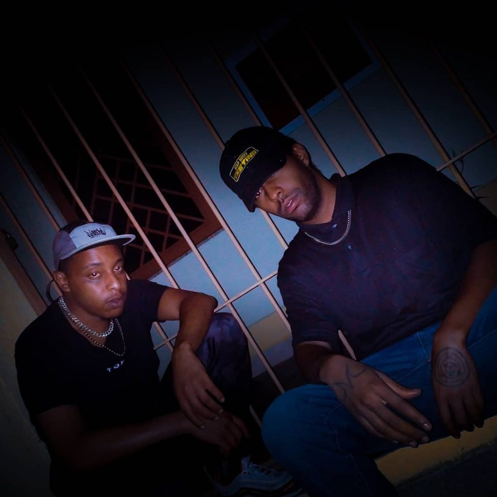 Rap Forte O interior do RJ respira Rap de adulto com Vintedois e LN no disco "27"