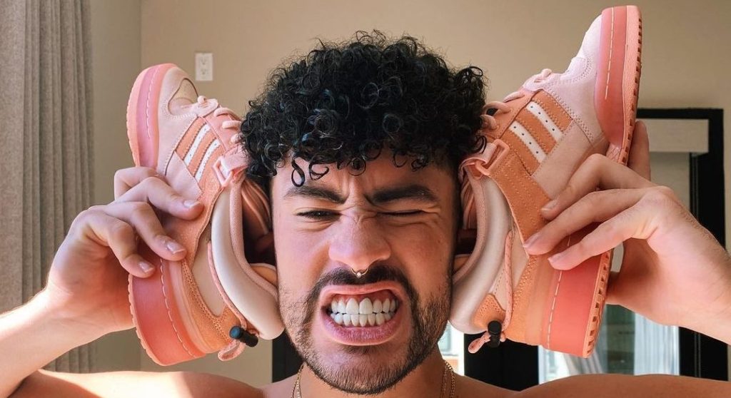 Rap Forte Confira o segundo adidas Forum do Bad Bunny com a three stripes.