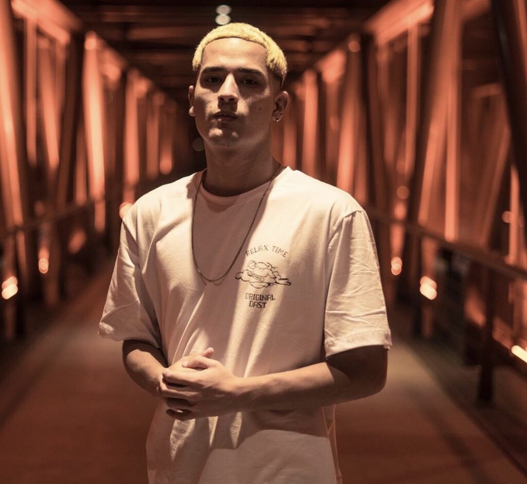 Rap Forte Acompanhe a trajetória de Maik, apontado como o futuro do trap paulista.