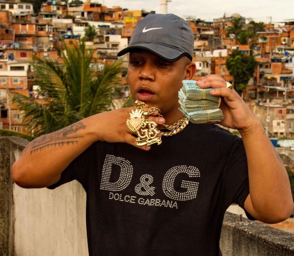 Rap Forte Borges lança o videoclipe da música “Preto de Gueto”.