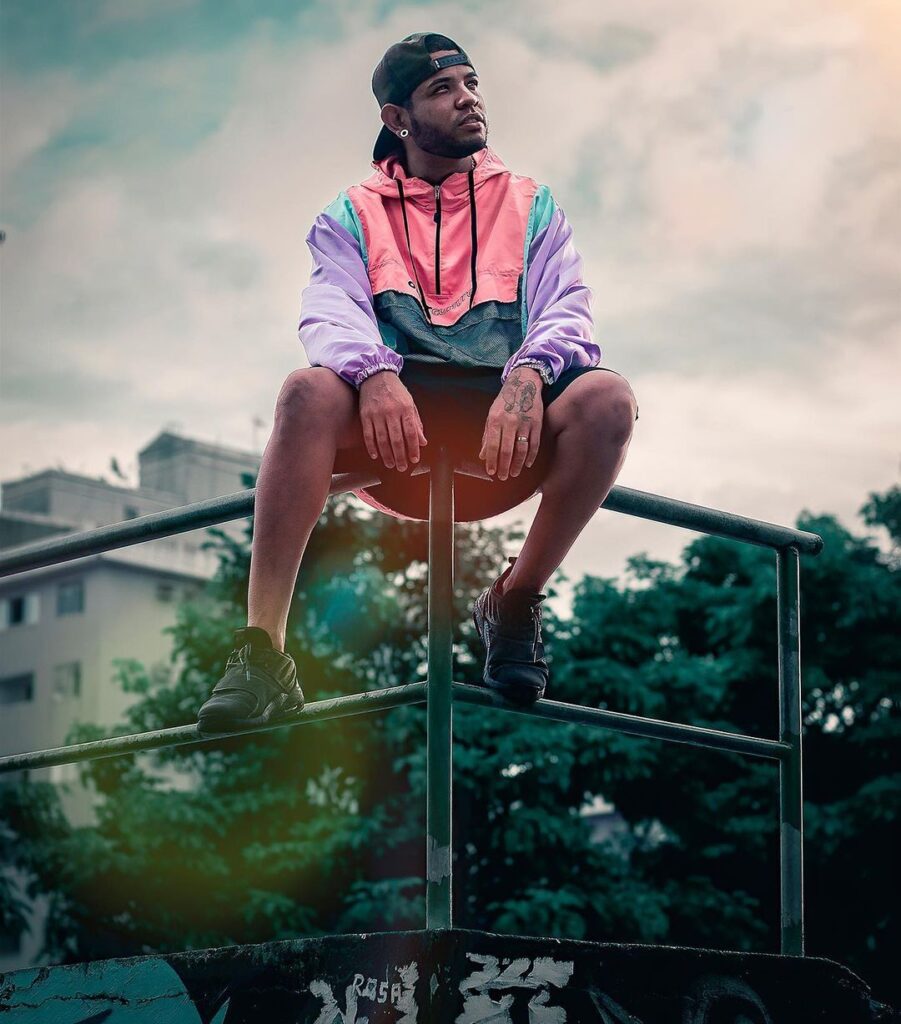 Rap Forte Hadji "Cala a boca desses merdas" em nova música "Ortografia de Grosso Calibre".