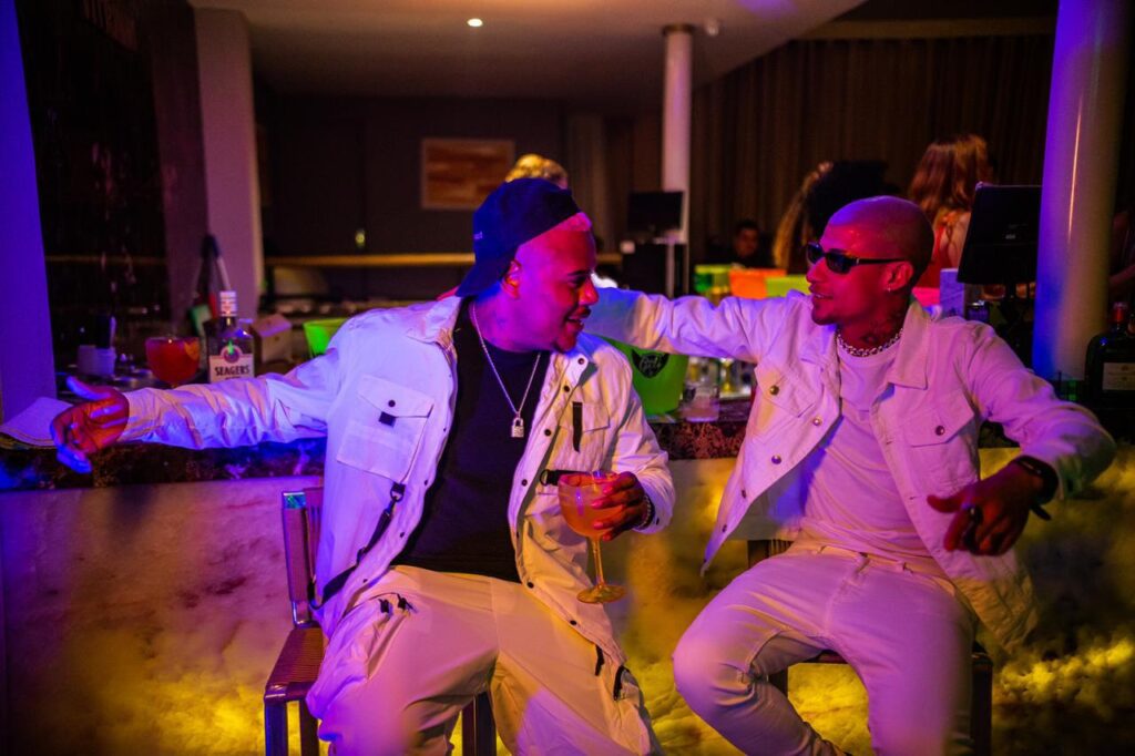 Rap Forte Shok e Pk Delas confessam que clipe recém lançado "Cena de Filme" foi um "tiro no escuro".