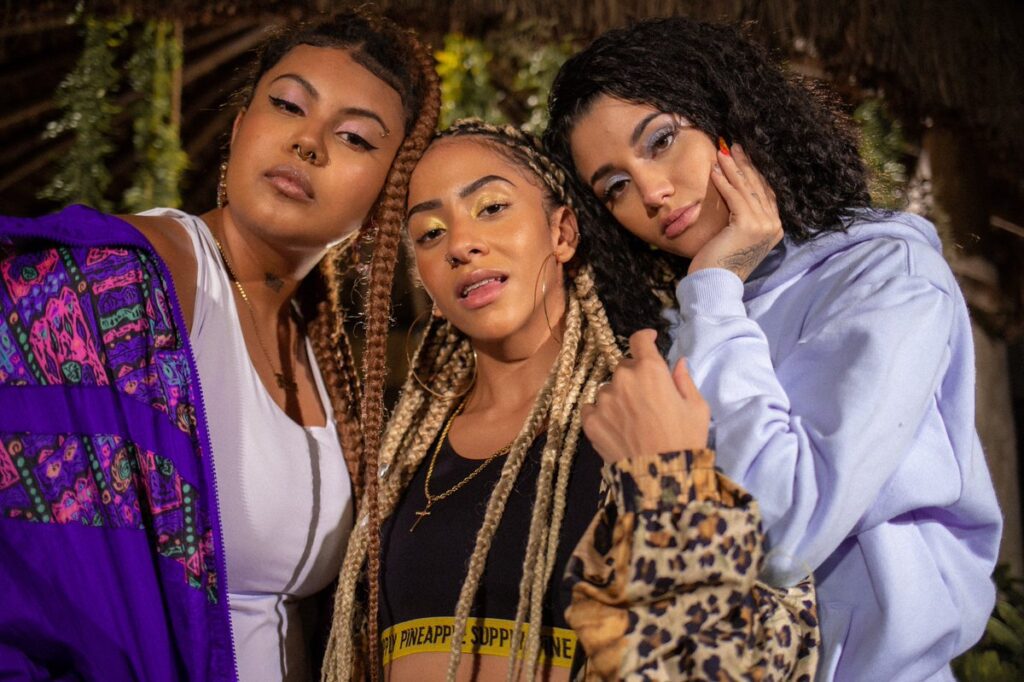 Rap Forte "Acabou" é a primeira faixa do Poesia Acústica EP.