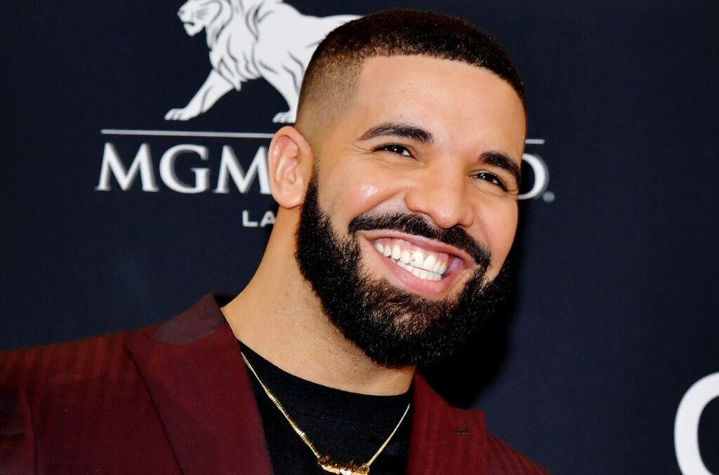 Rap Forte Drake atinge 50 bilhões de plays no Spotify.