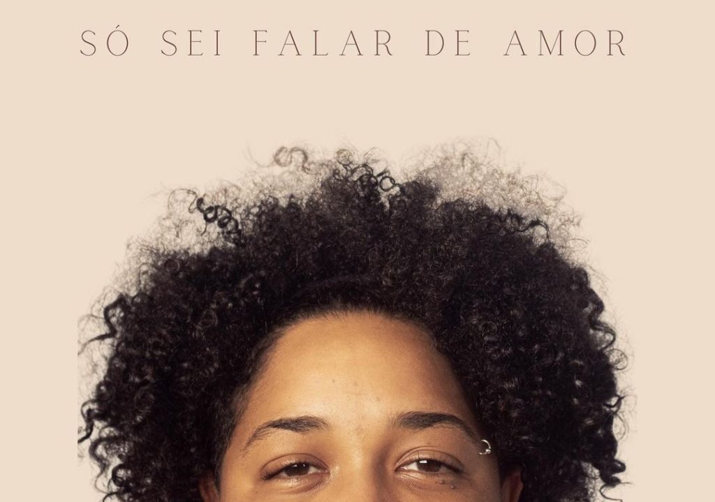 Rap Forte Clara Lima lança seu 3º trabalho solo 'Só Sei Falar de Amor'.