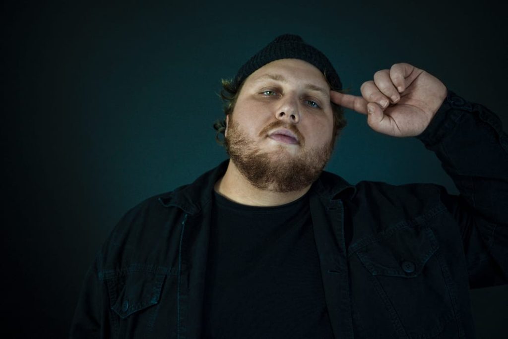 Rap Forte Blanca manda o papo reto em doc sobre seu primeiro álbum.