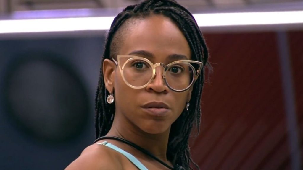 Rap Forte Karol Conká volta as redes sociais para anunciar o doc 'A Vida Depois do Tombo'