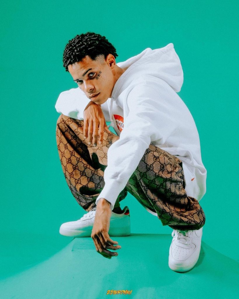 Rap Forte BIN lança o clipe de "Castelo de Areia" comemorando a incrível ascensão.