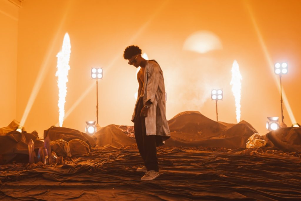 Rap Forte Jovem Dex lança o terceiro drop do 'ÉTPM' com Alee, Yunk Vino e MC Igu