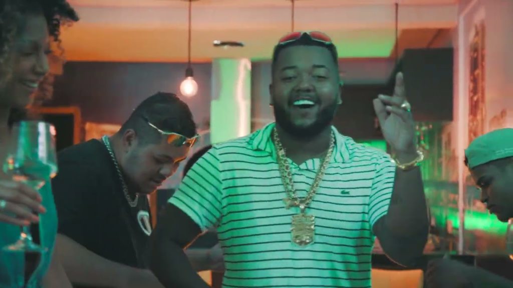 Rap Forte Vulgo FK faz sua estreia pela OQ Produções com "Desce Aí / Flow Drake".