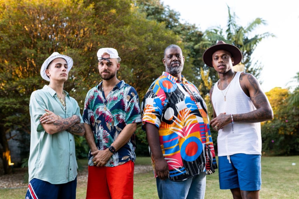 Rap Forte Papatinho junta Péricles, MC Hariel e Dfideliz em "Traje de Verão"