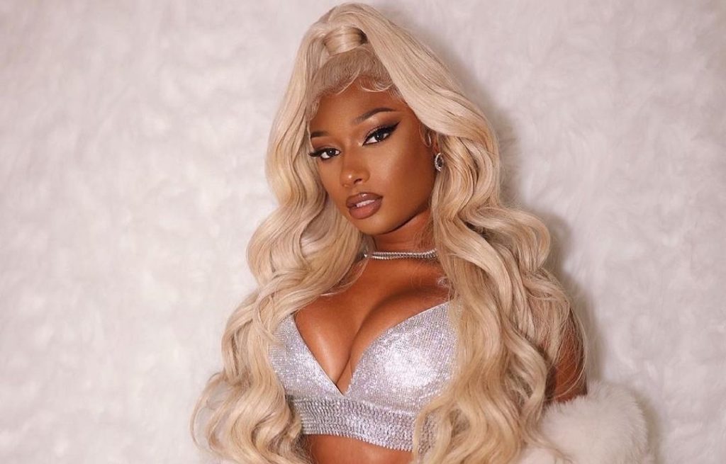 Rap Forte Com novo clipe "Thot Shit", Megan Thee Stallion revive alter ego Tina Snow