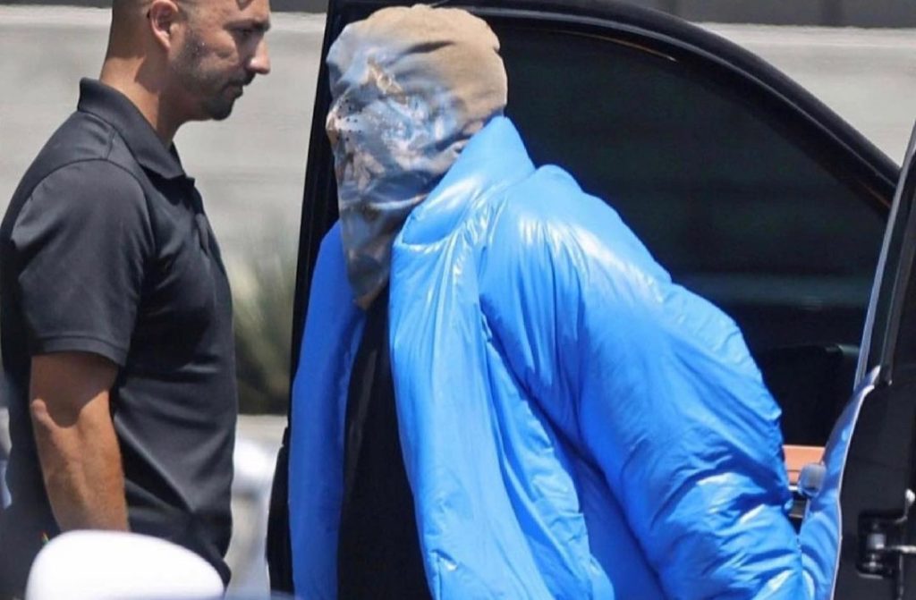 Rap Forte Yeezy e Gap lançam seu primeiro produto