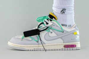 Rap Forte Detalhes do tênis nº 4 da Off-White X Dunk Low "THE 50"