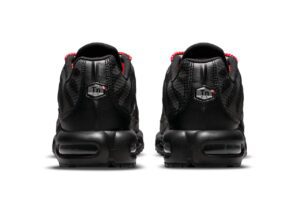 Rap Forte Nike Air Max Plus "Black / University Red" chega nas próximas semanas