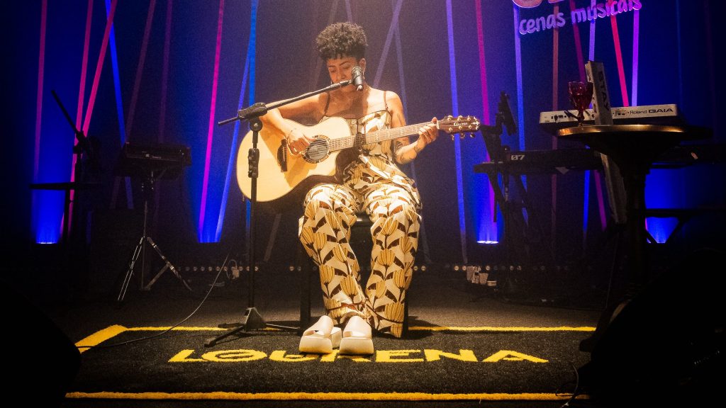Rap Forte Lourena leva seu rap acústico para turnê intimista no Sul