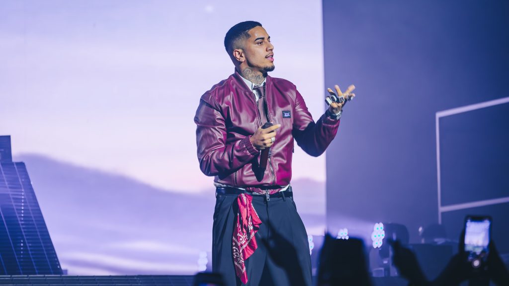 Rap Forte Após sequência de shows esgotados na EVOM Tour, Veigh chega a Florianópolis com apresentação no P12