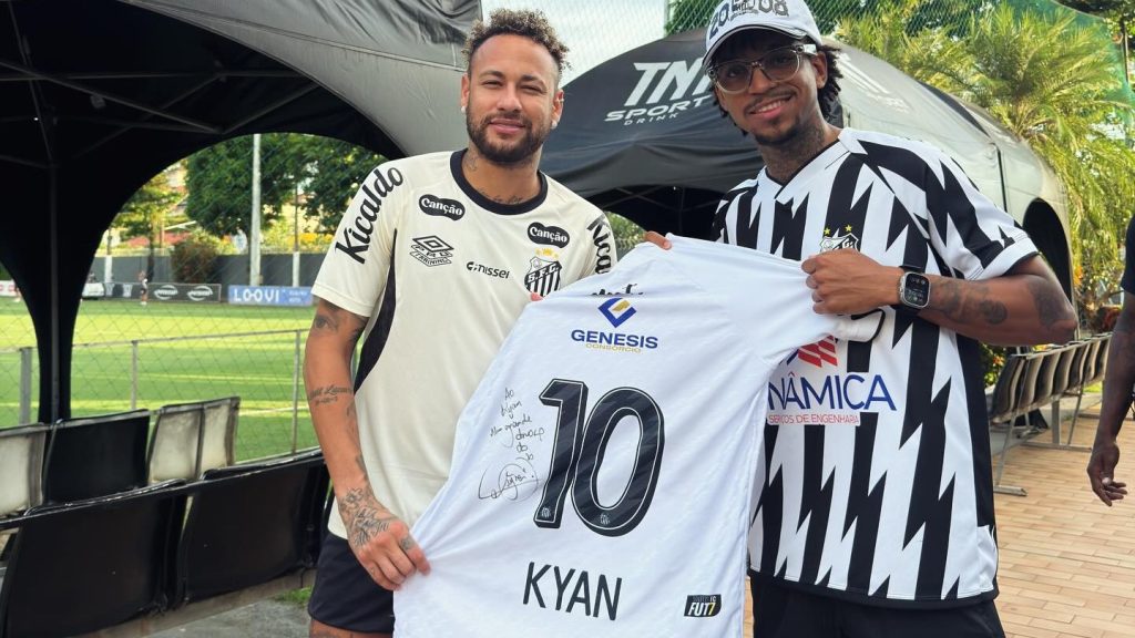 Rap Forte Kyan é anunciado como reforço do Santos no Fut7 e realiza sonho de infância
